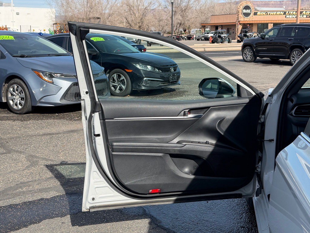 2022 Toyota Camry Image 19