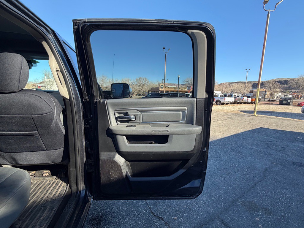 2014 RAM 2500 Image 25