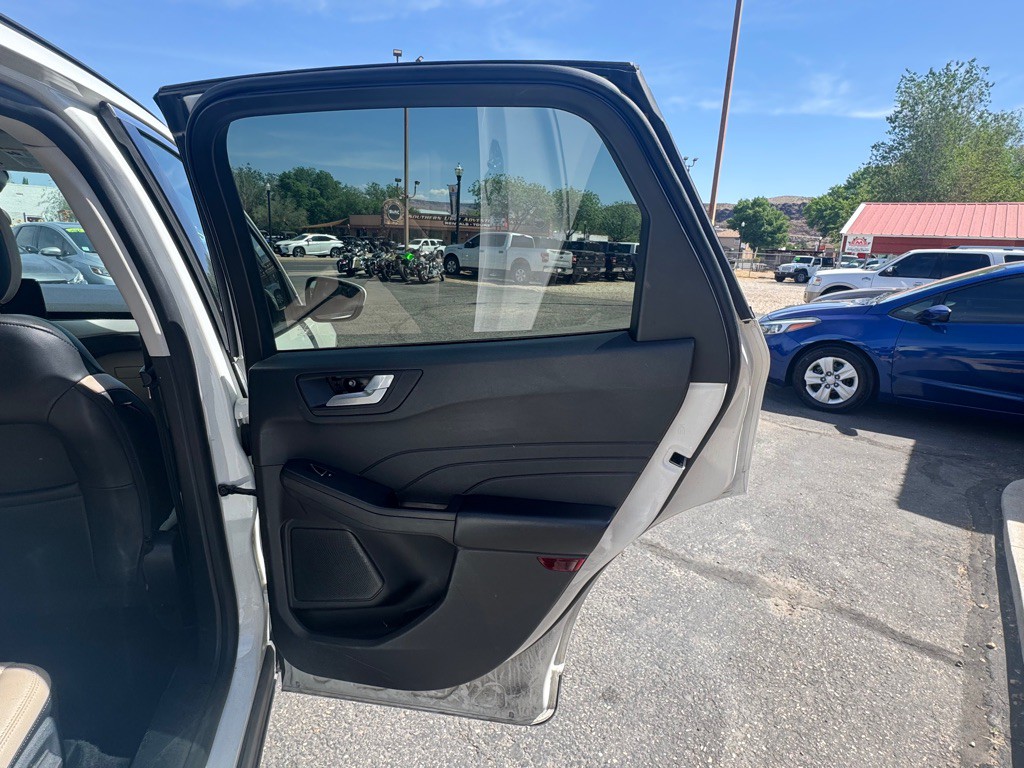 2021 Ford Escape Image 24