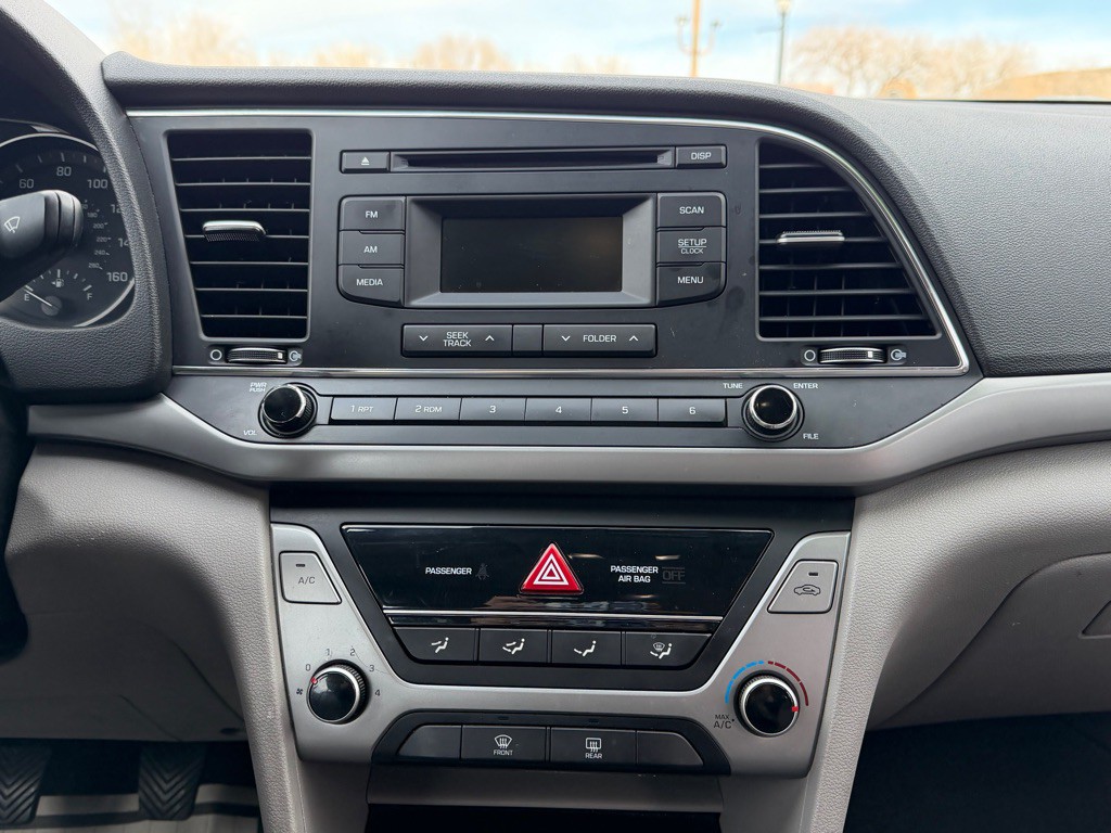 2018 Hyundai Elantra Image 15