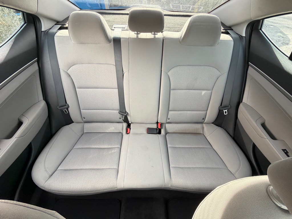 2018 Hyundai Elantra Image 18