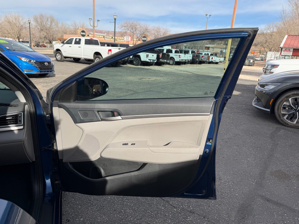 2018 Hyundai Elantra Image 22