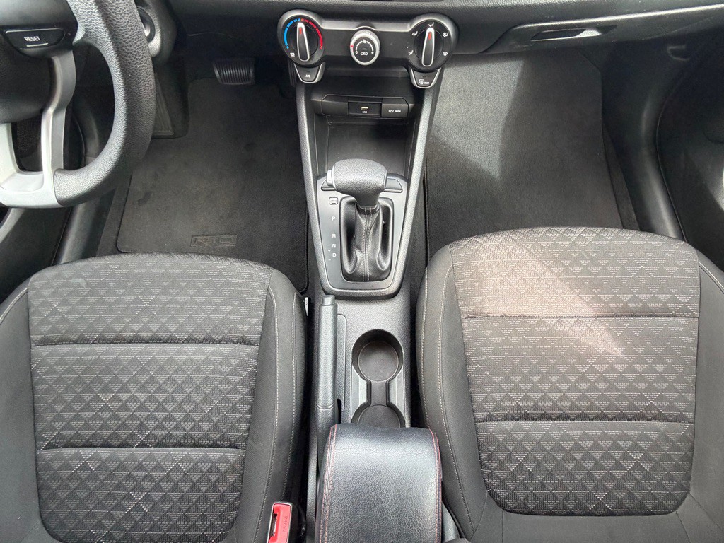 2021 Kia Rio Image 16