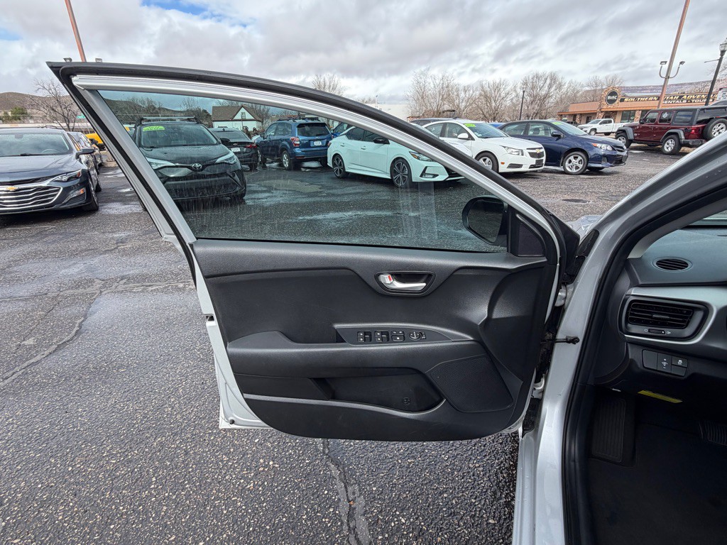 2021 Kia Rio Image 20