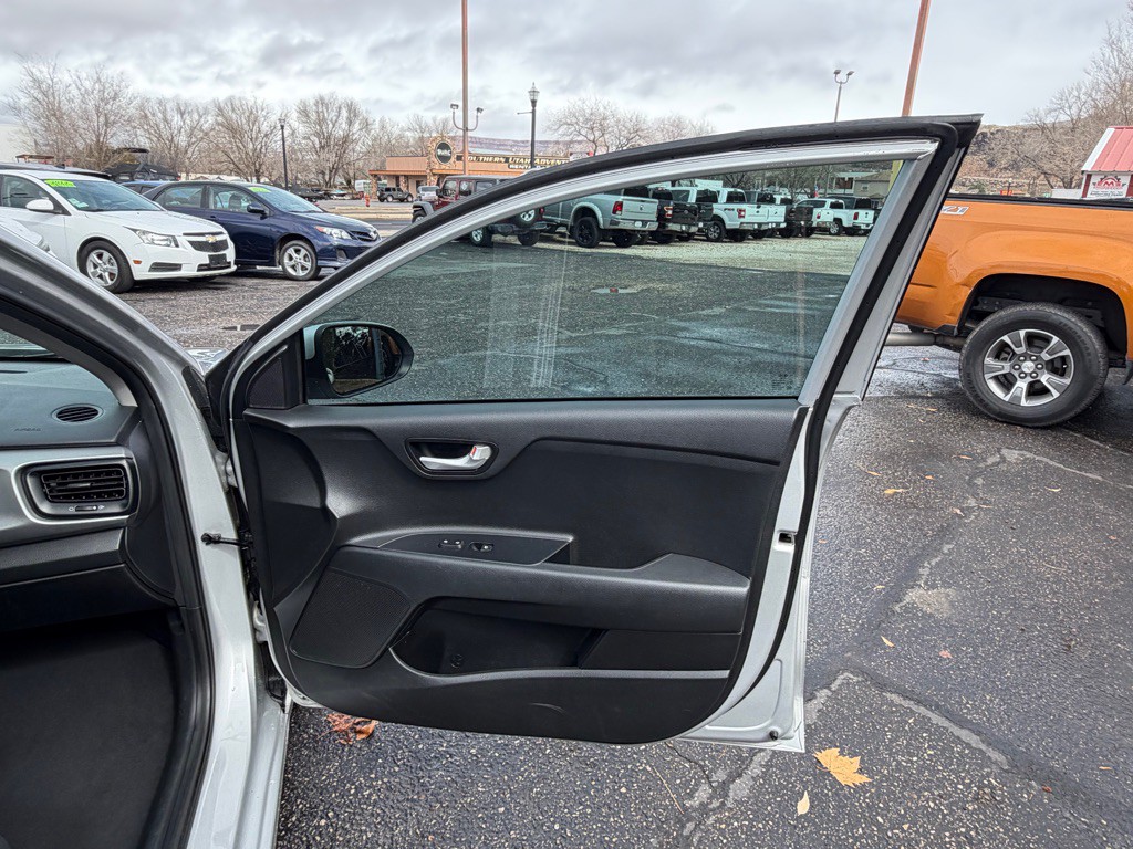 2021 Kia Rio Image 22