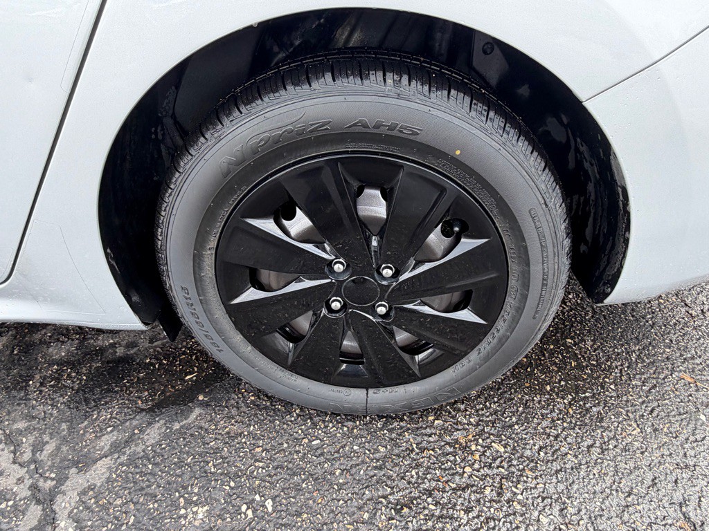 2021 Kia Rio Image 25