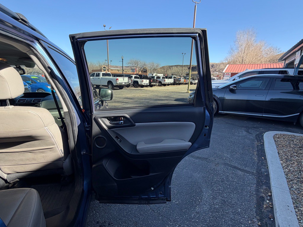 2016 Subaru Forester Image 24
