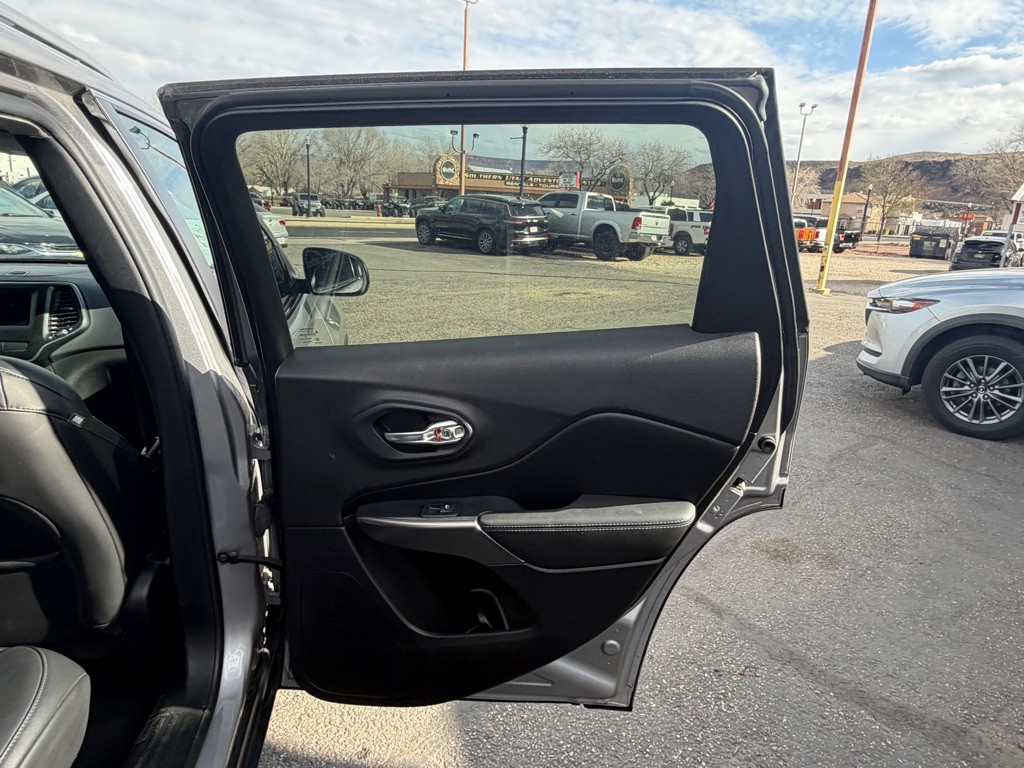 2020 Jeep Cherokee Image 25