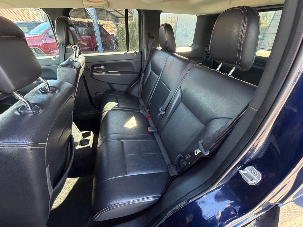 2012 Jeep Liberty Image 11