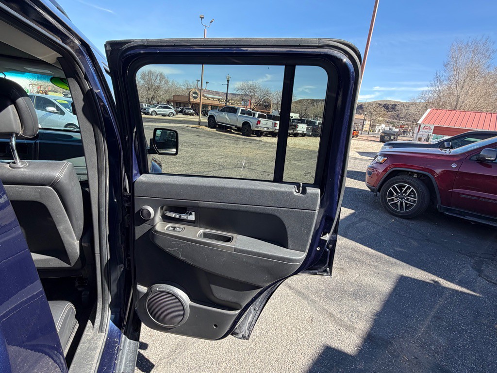 2012 Jeep Liberty Image 24