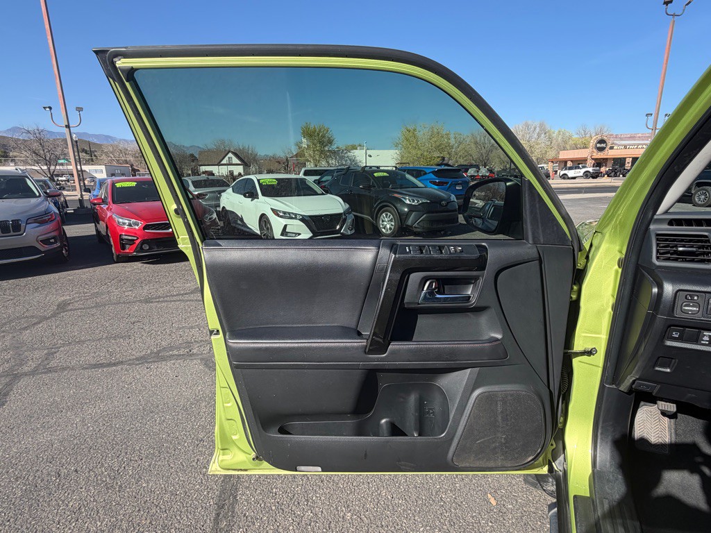 2022 Toyota 4Runner Image 25