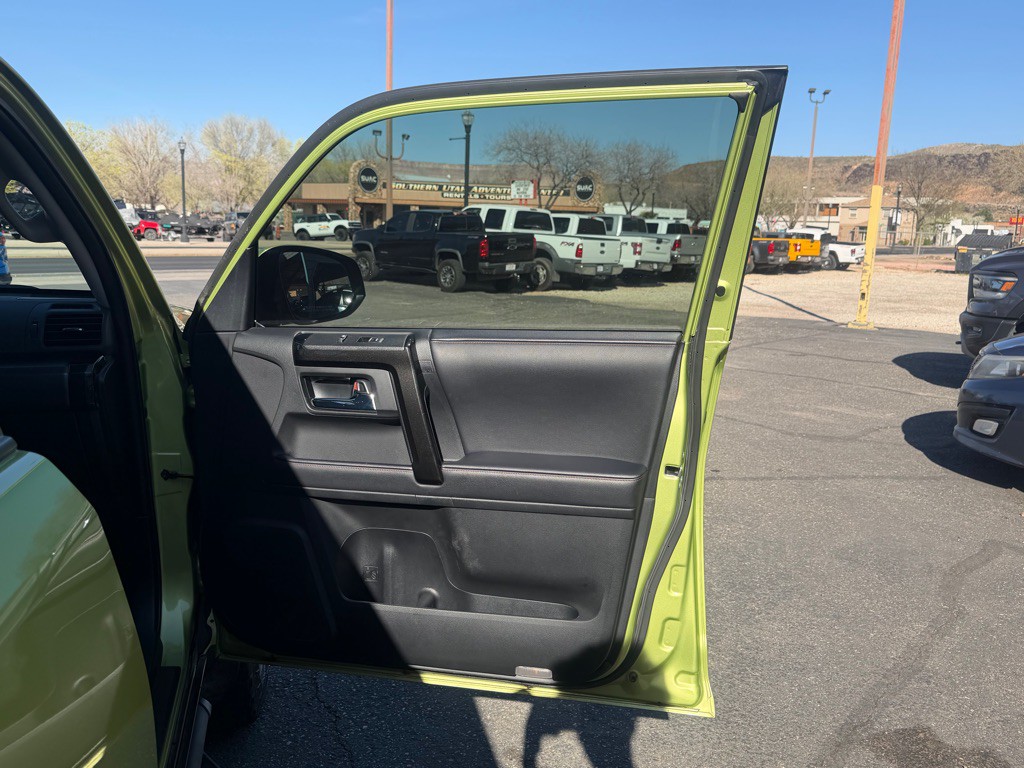 2022 Toyota 4Runner Image 27