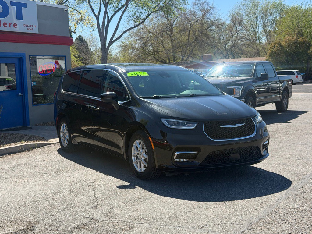 2023 Chrysler Pacifica Image 3
