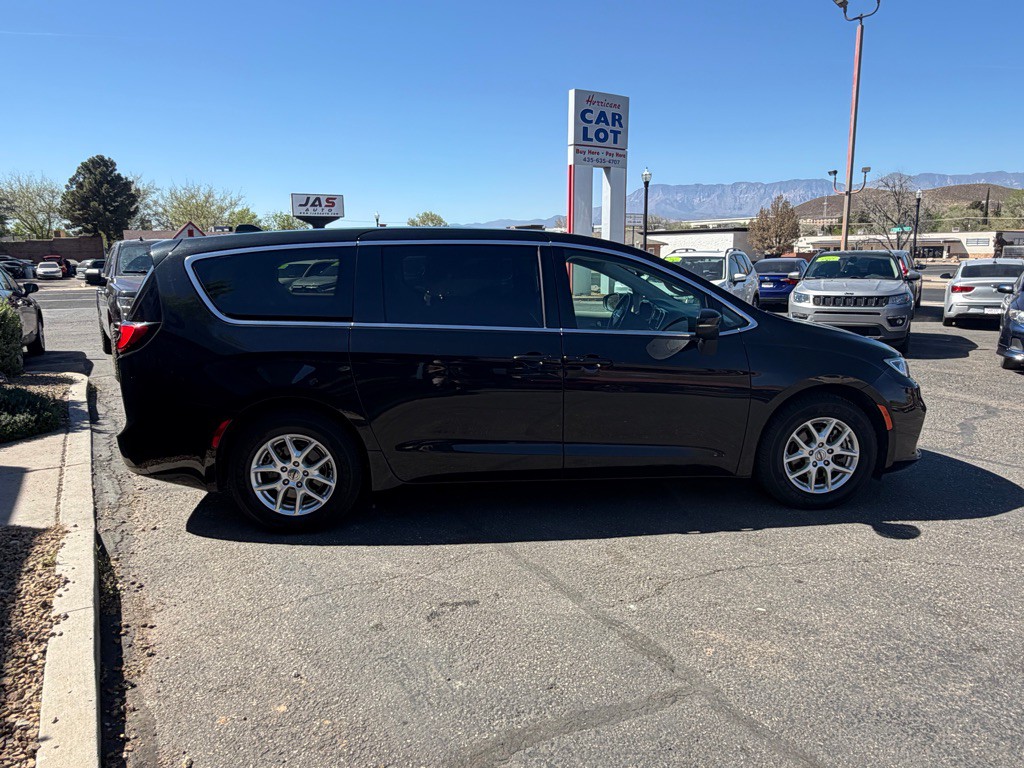 2023 Chrysler Pacifica Image 4