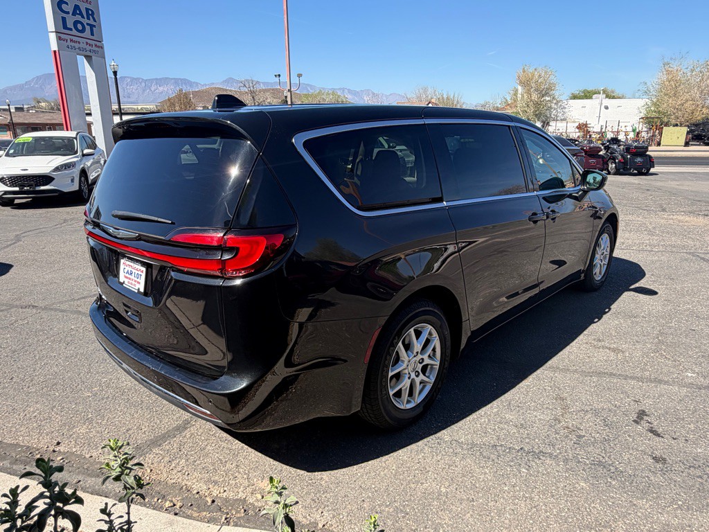 2023 Chrysler Pacifica Image 5
