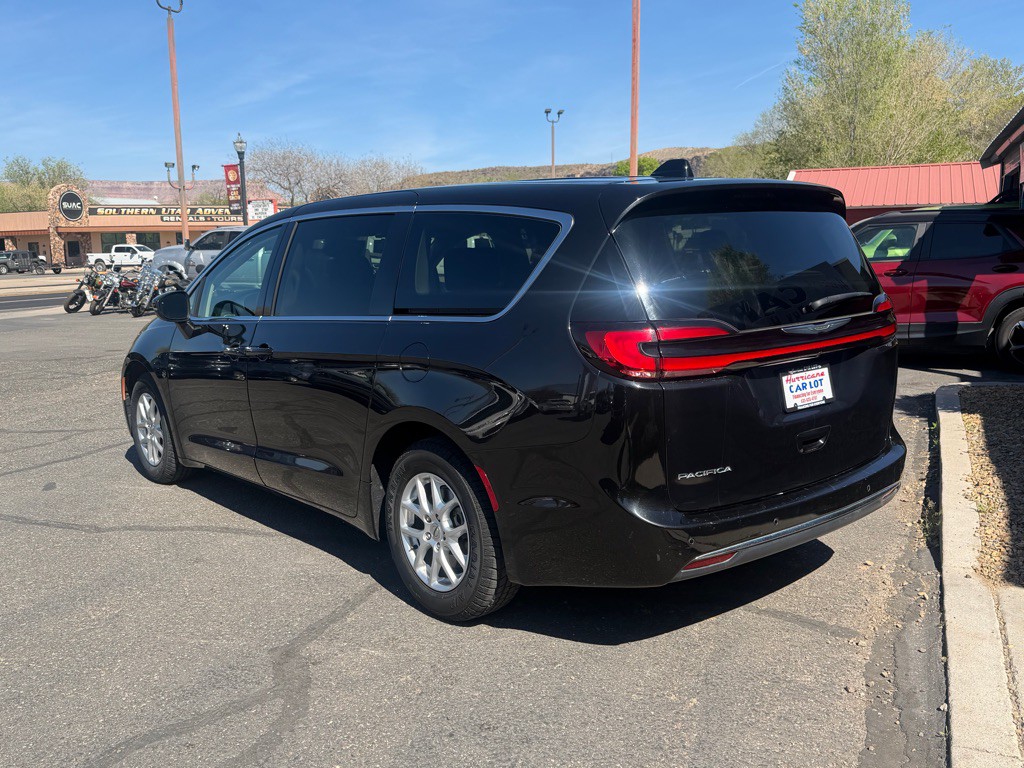 2023 Chrysler Pacifica Image 7