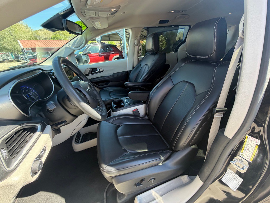 2023 Chrysler Pacifica Image 9