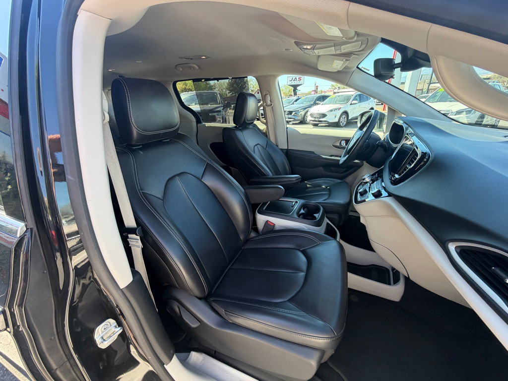 2023 Chrysler Pacifica Image 10