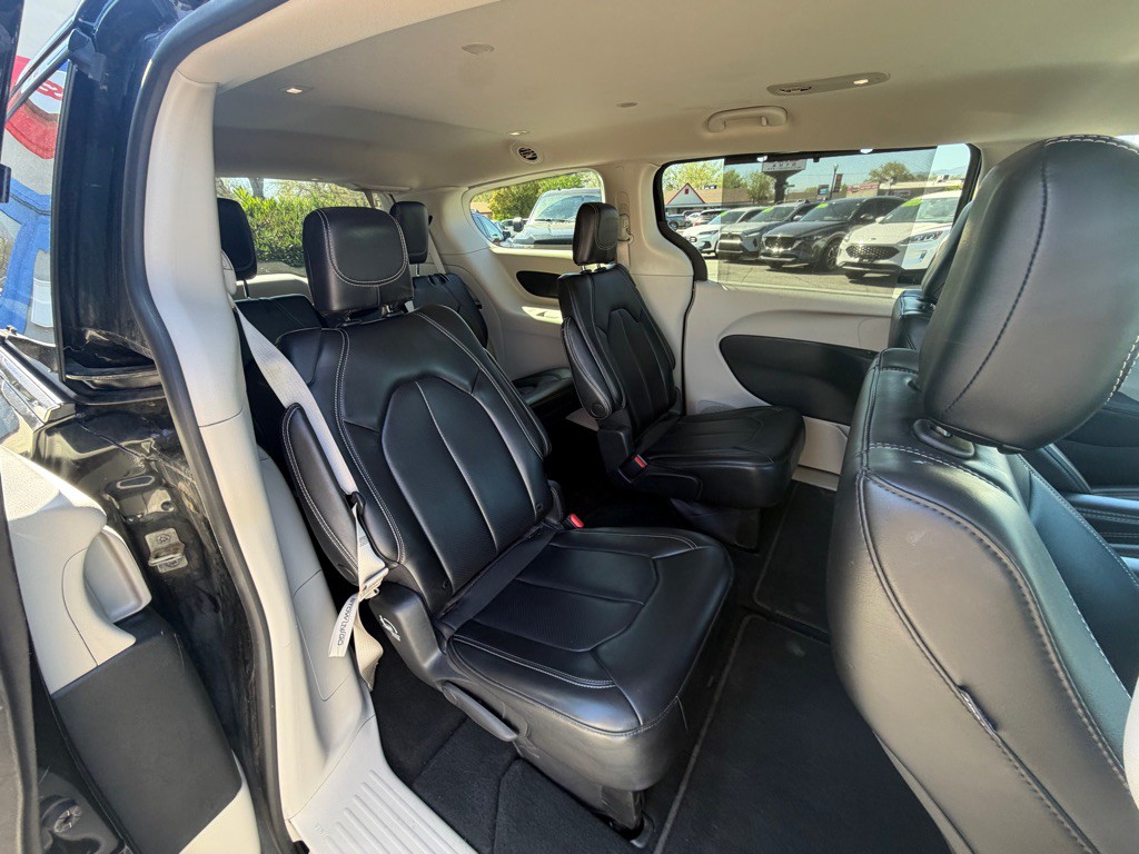 2023 Chrysler Pacifica Image 12