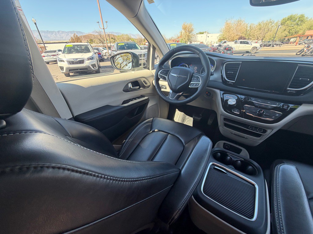 2023 Chrysler Pacifica Image 13