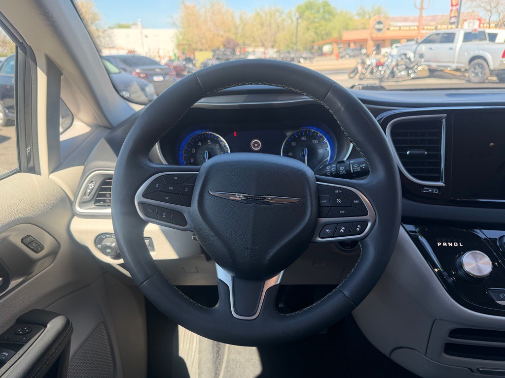 2023 Chrysler Pacifica Image 17