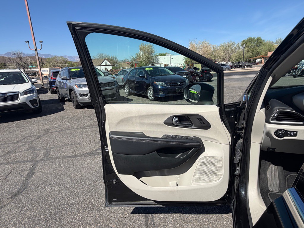 2023 Chrysler Pacifica Image 21