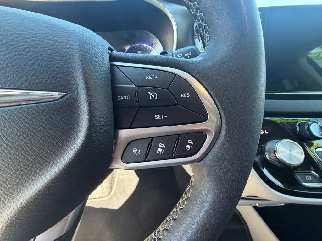 2023 Chrysler Pacifica Image 33