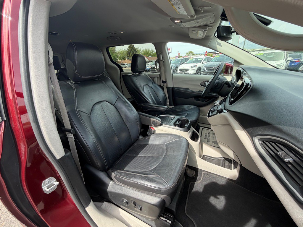 2022 Chrysler Pacifica Image 10