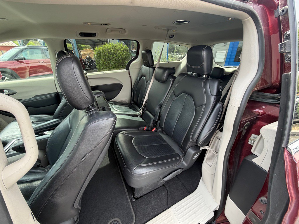 2022 Chrysler Pacifica Image 11