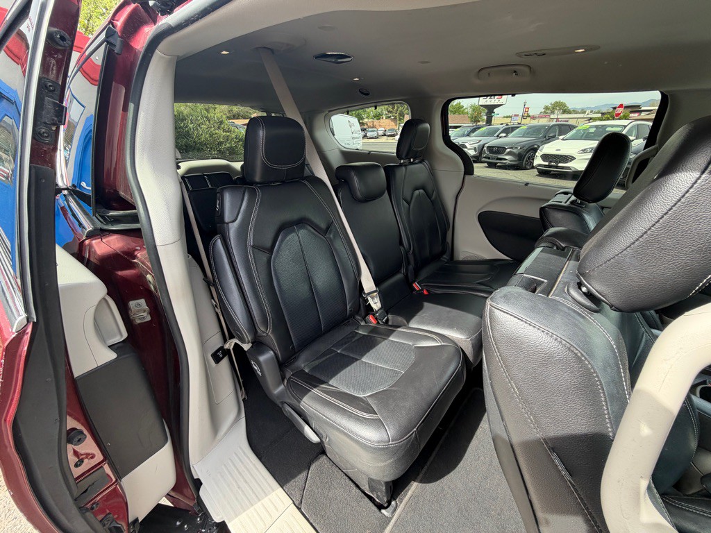 2022 Chrysler Pacifica Image 12