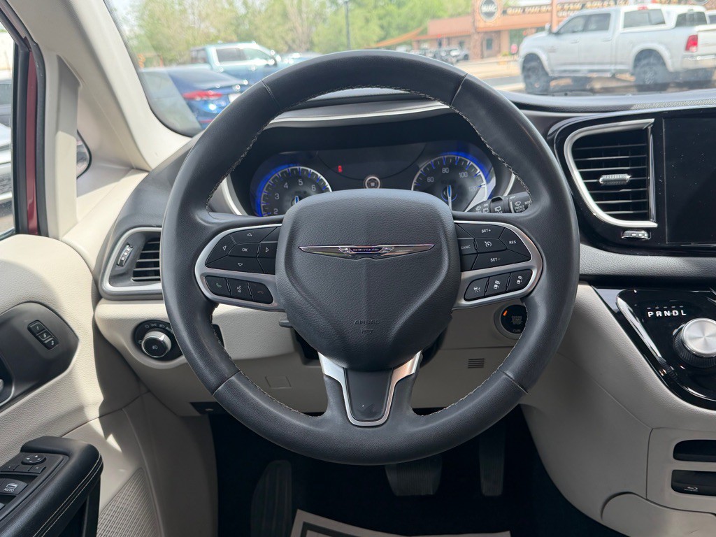 2022 Chrysler Pacifica Image 16