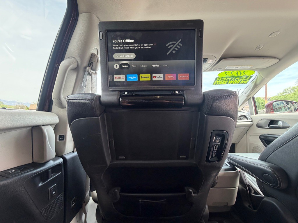 2022 Chrysler Pacifica Image 18
