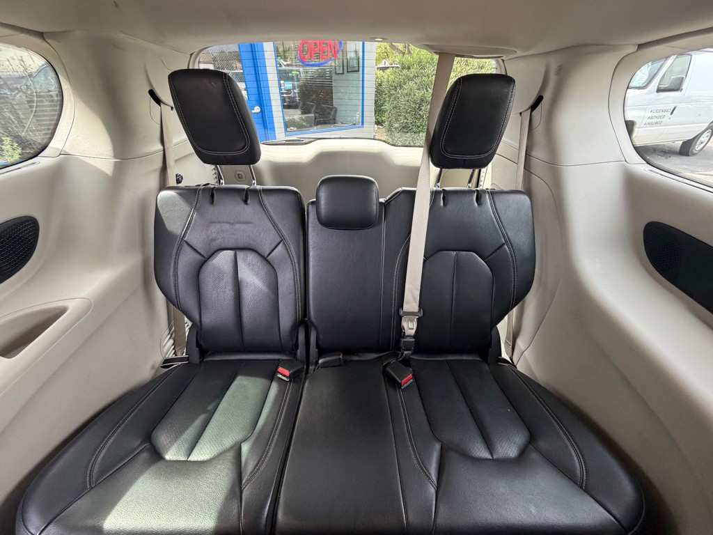 2022 Chrysler Pacifica Image 19