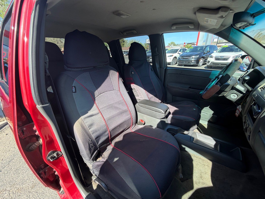 2004 Chevrolet Colorado Image 10