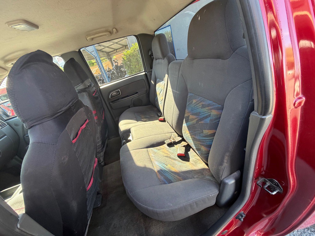 2004 Chevrolet Colorado Image 11