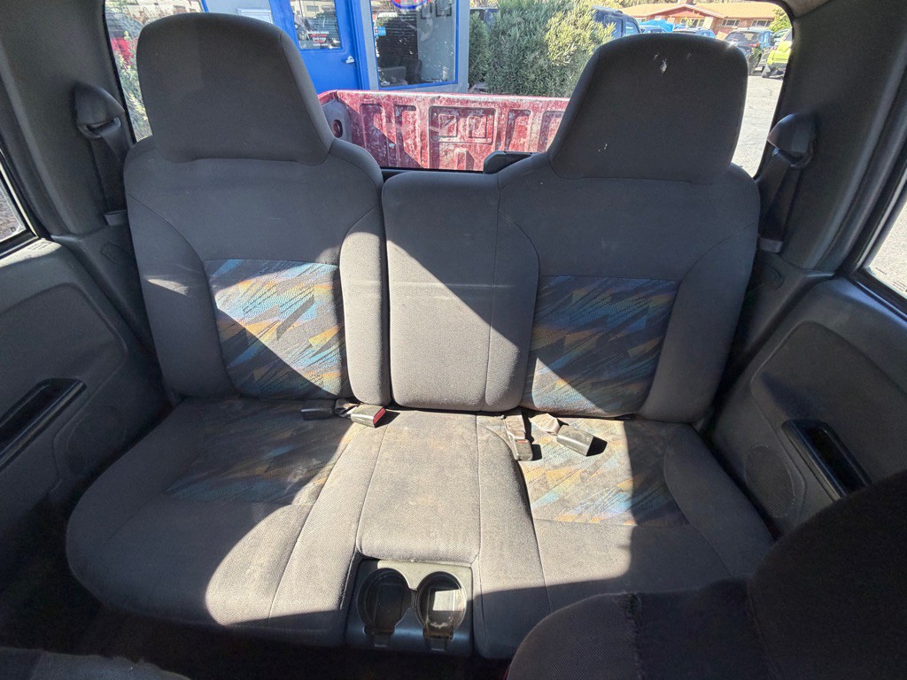 2004 Chevrolet Colorado Image 18