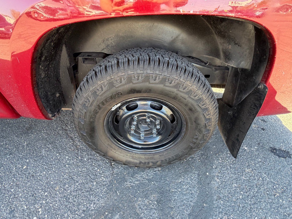 2004 Chevrolet Colorado Image 25