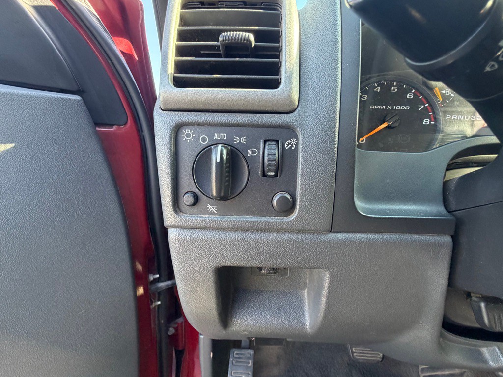 2004 Chevrolet Colorado Image 27