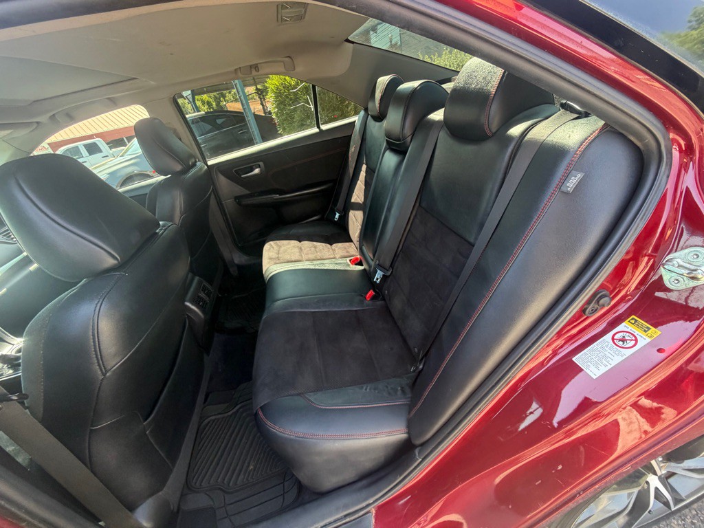 2015 Toyota Camry Image 11