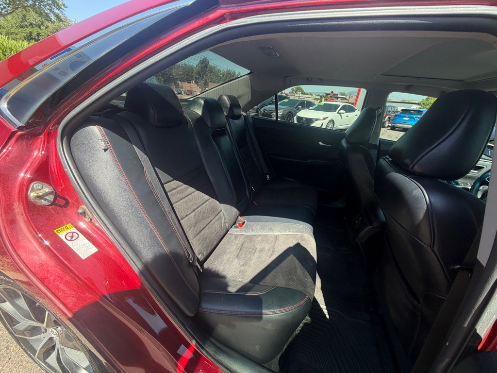 2015 Toyota Camry Image 12
