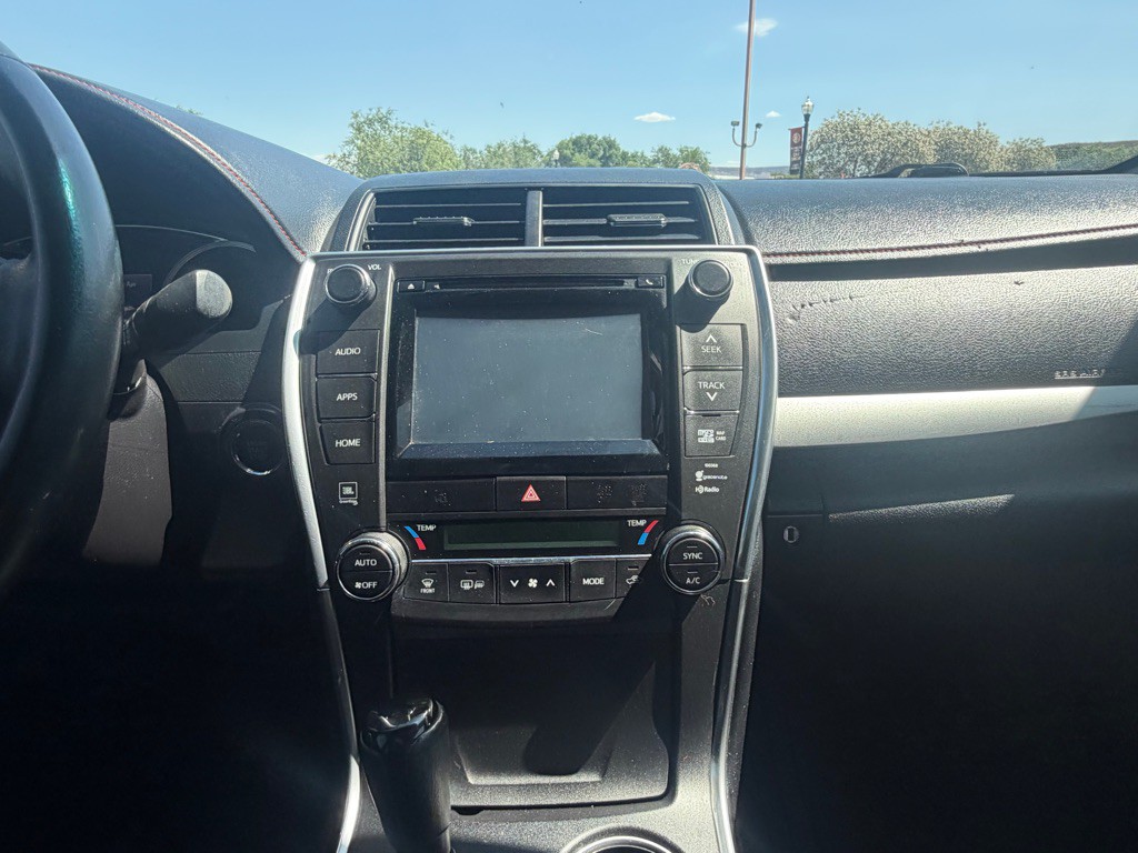 2015 Toyota Camry Image 15