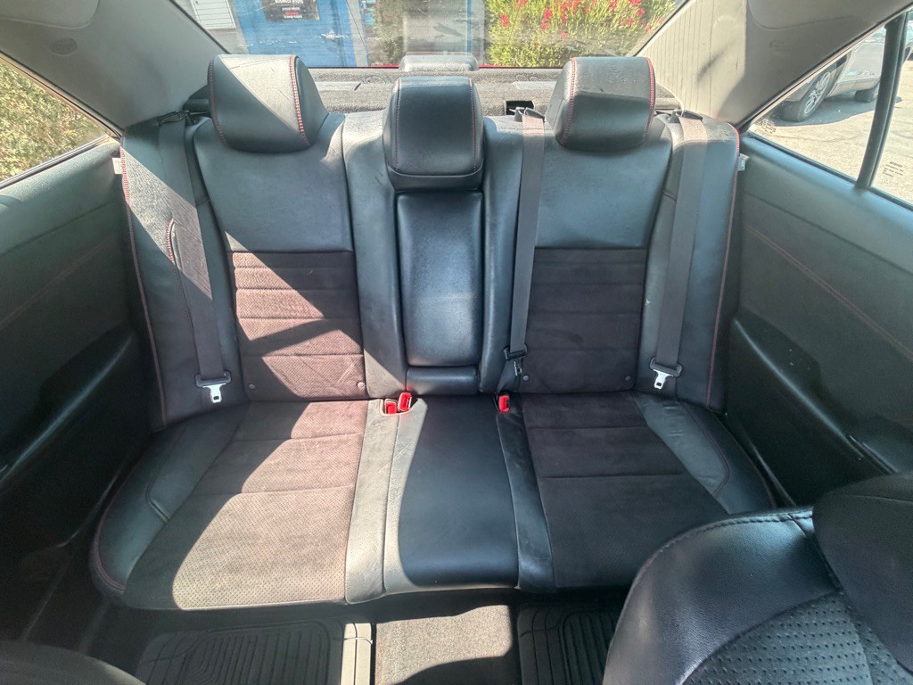 2015 Toyota Camry Image 20