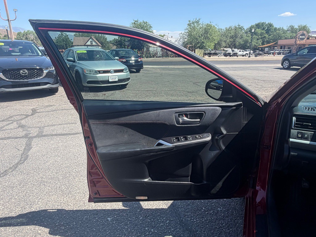 2015 Toyota Camry Image 22