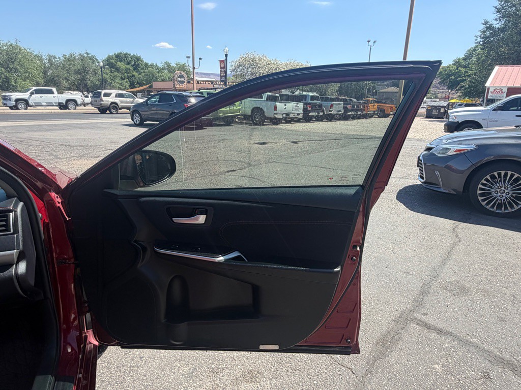 2015 Toyota Camry Image 24
