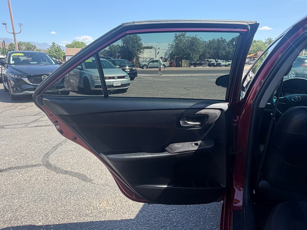 2015 Toyota Camry Image 25