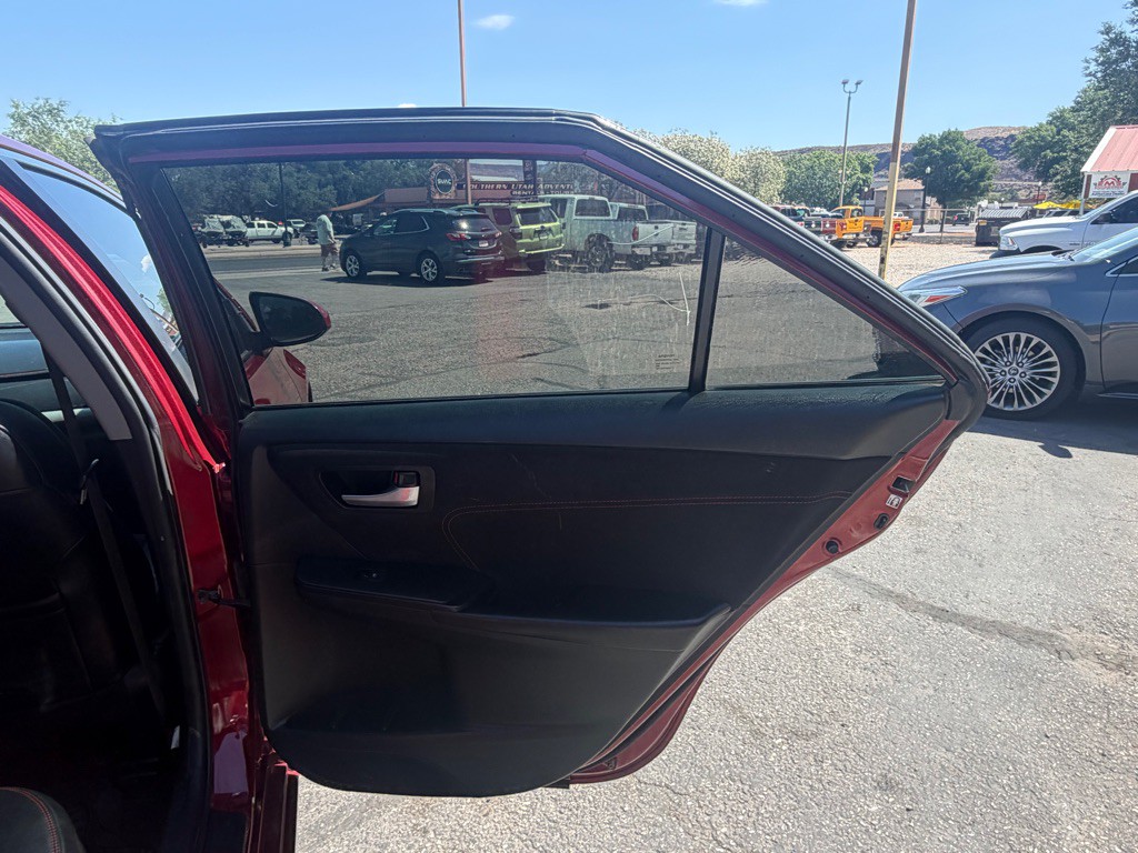 2015 Toyota Camry Image 26