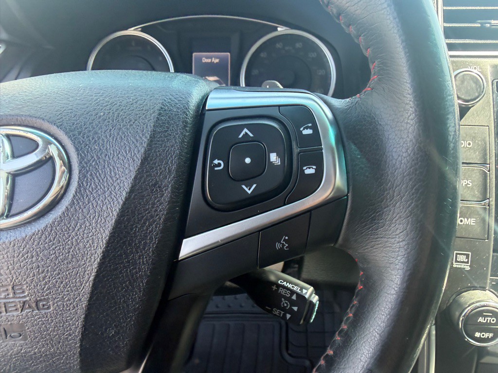 2015 Toyota Camry Image 32