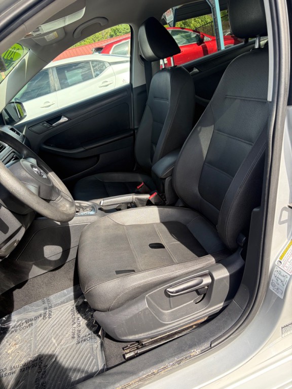 2012 Volkswagen Jetta Image 9