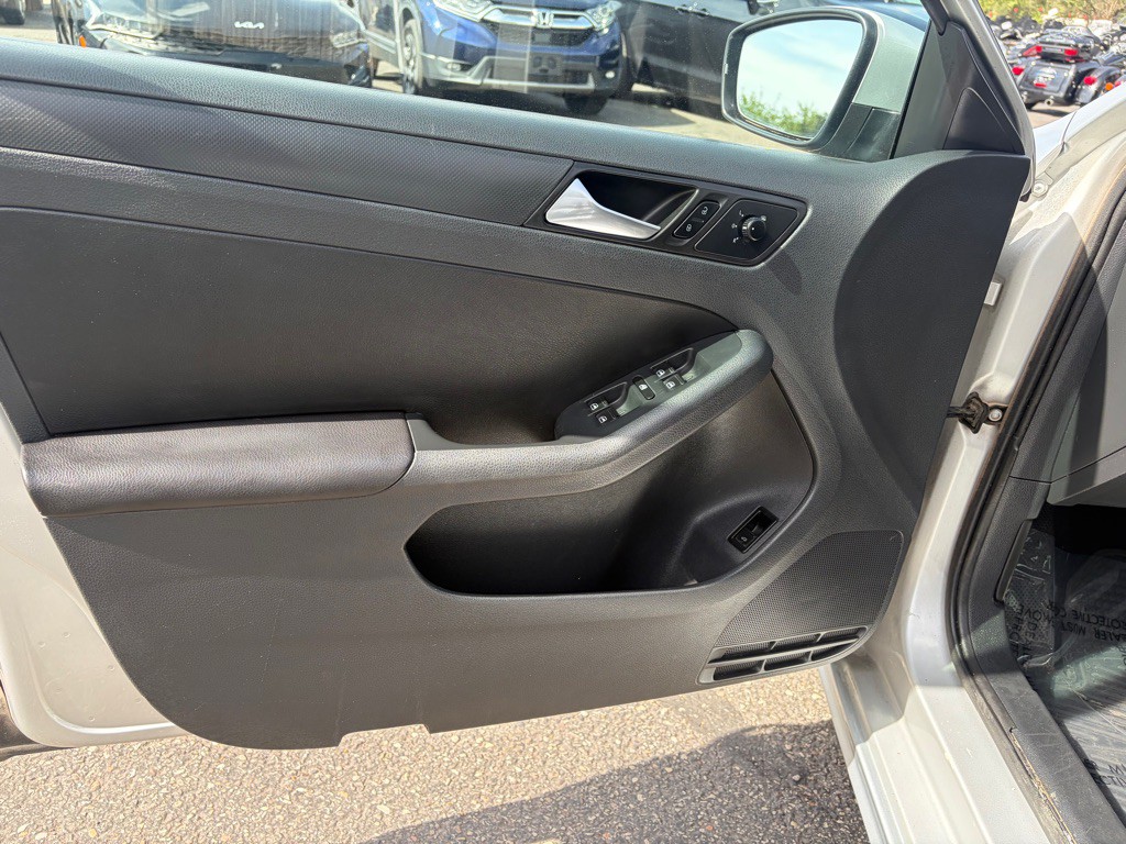 2012 Volkswagen Jetta Image 10