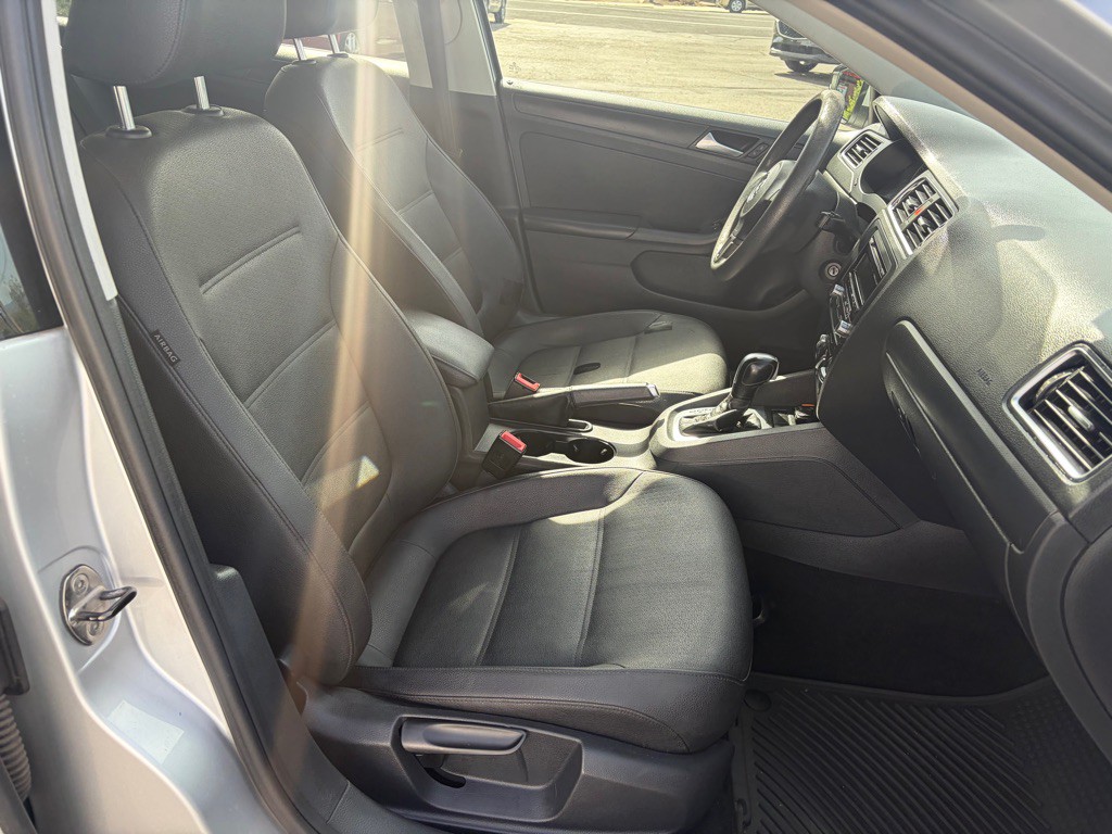 2012 Volkswagen Jetta Image 11